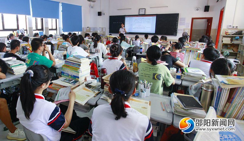 邵阳市第一中学开学第一天。