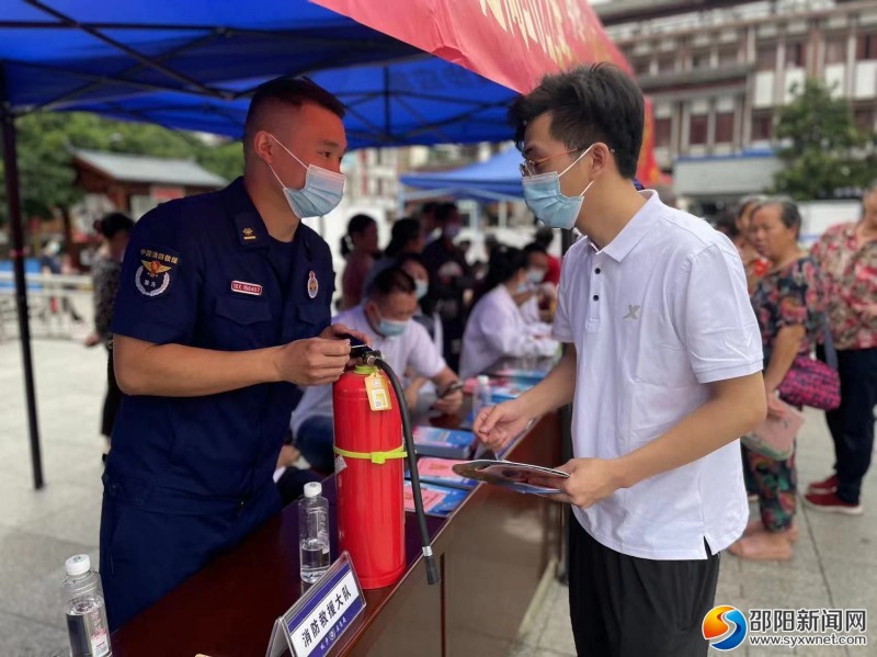 邵阳消防“敲门入户”将防灾减灾常识送进社区