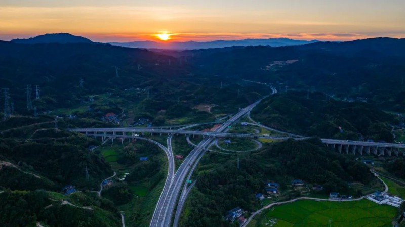 邵怀高速南半幅恢复通车